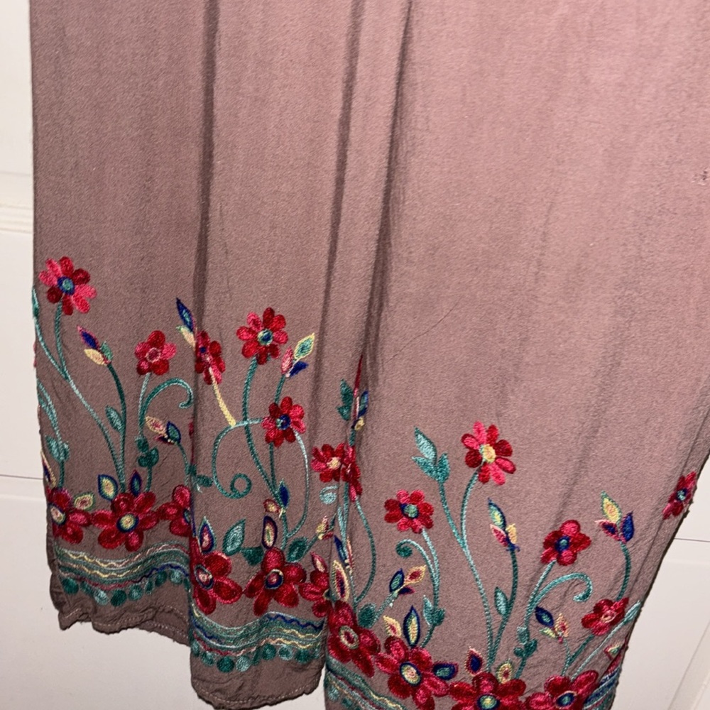 Embroidered brown slacks 15”x 13”x 27” elastic with pockets fiesta